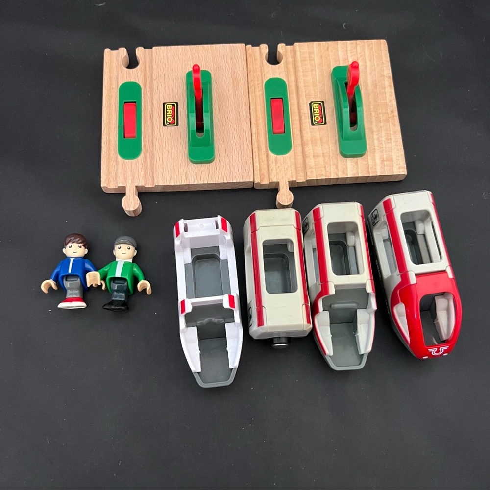BRIO Vehicle Locomotive Train Toy and 2 figures